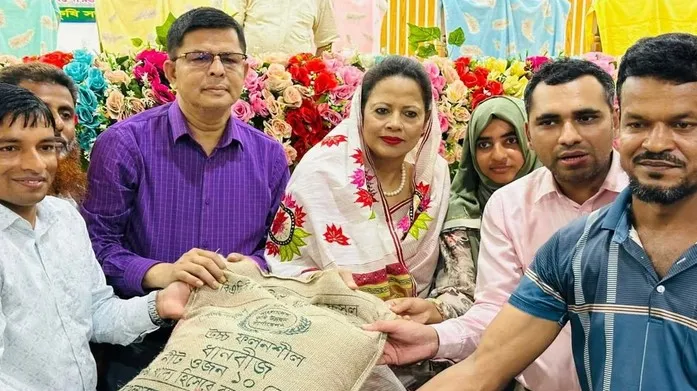 বোরহানউদ্দিনে ৭ হাজার কৃষকের মাঝে বিনামূল্যে বীজ-সার বিতরণ